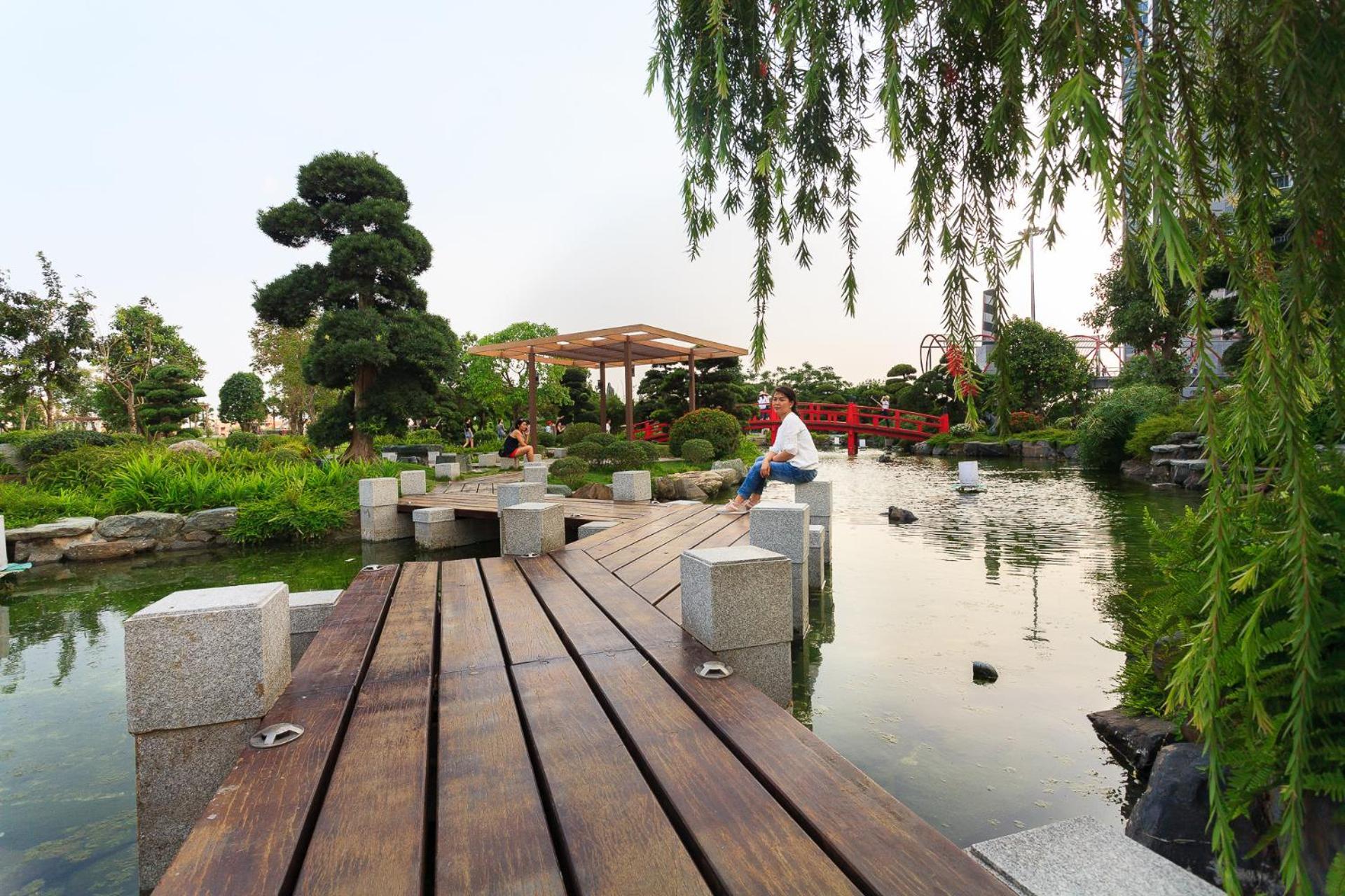 Vinhomes Park-serviced Apartment-10stars-modern *